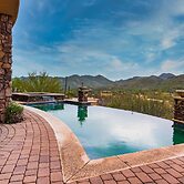 Sunbeam by Avantstay Elegant, Private Desert Home w/ Infinity Pool, Sp
