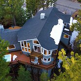 Sparrow by Avantstay Modern Mountain Retreat w/ Hot Tub, Pool Table & 