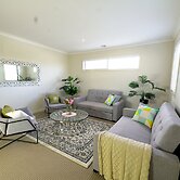 Modern 6BRM House Big Group at Pakenham