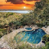Dawson by Avantstay Serene Austin Home set Amongst Nature w/ Pool & Cl