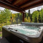Townhome on the Creek 135 by Avantstay Ski In/ Ski Out Home w/ Hot Tub