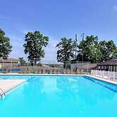 Sweet Clover - Indoor Pool - HOT TUB Area - Resort Style - Center of B