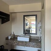 Travelodge by Wyndham Holland/Toledo