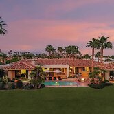 Moonshine by Avantstay Modern & Stylish Estate w/ Bar, Fire Pit & Hot 