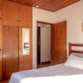 Sítio com piscina e lagoa particular