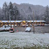 Gateway To The Breaks Motel