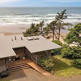 Sunset Cove by Avantstay Beachfront w/ Balcony!