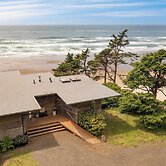 Sunset Cove by Avantstay Beachfront w/ Balcony!