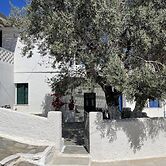 Charming two Bedroom Fisherman's House on Kea