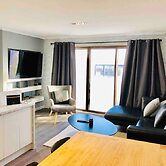 Hotham 3 Bedroom Apt - 24 Lawlers