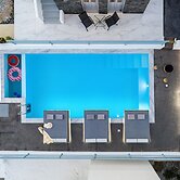 BlackStone Luxury Suites