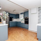 Montpellier House Centrally Located Large Garden - From 300 Per Night
