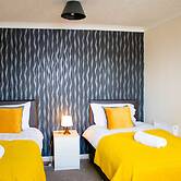 Spacious 5-bed House! Tilbury! Free Parking!