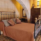 3 Bed House Sleeps 4 - Wifi, Aircon, Balcony