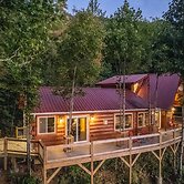 Stunning 2BR Cabin with Mountain Views