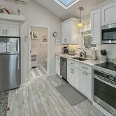 Perkins Cove Gem - Q934