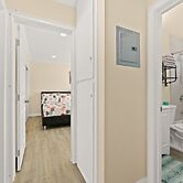 Sunny & Cheerful Near I-10 ~ Queen Beds ~ Parking