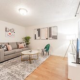 Chic 2BR Near Triangle With King Beds Fast Wifi