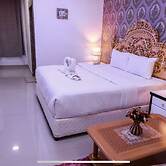 Capital O 141 Golden Rays Hotel