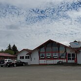 Singing Surf Inn & Pub