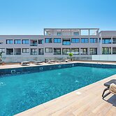 Sanders River Plaza - Cozy 1-bedroom Apartment With Balcony