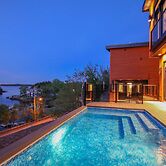Lux Exec Home HFX Waterfront Pool Hot Tub