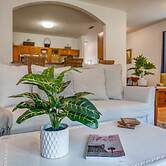 Casa More - Lower 2 Bedroom Home by Redawning