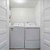 Downtown Metro Frontenac 2 BR new Apartment max 6p