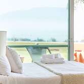 Enjoy Your Stay at a Luxury 3 Bedroom Condo With Stunning Lake Views