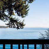 Port Hadlock Luxury Cabin Retreat Awaits You! 5 Bedroom Cabin by RedAw