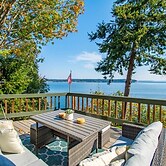 Port Hadlock Luxury Cabin Retreat Awaits You! 5 Bedroom Cabin by RedAw