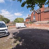 The Linden Leaf Rooms - Classy Studios