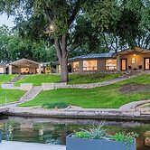 Island Paradise A Waterfront Oasis With Pool