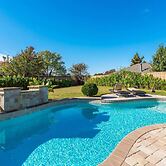 Home Pool 15 Minutes from DFW Airport