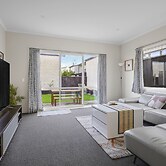 Modern 3BR Family House - Yard & Big TV