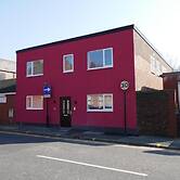 Immaculate 12-bed House Good Amenities in Wigan