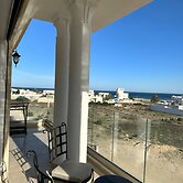 Luxury 3 Bedrooms Apartment Sea View