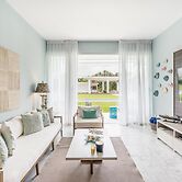 Two-bedroom apt With Pool View bbq in Lake View