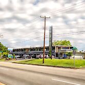 Riverside Inn and Suites