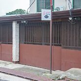 Aloj Entero 1km Juan Santamaría Airport