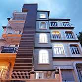 Goroomgo Manurama Ruby Kolkata