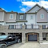 Elegant 3-bedroom House - Bowmanville