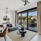 Sanders Elgio - Precious 3-bdr Apt With Balcony