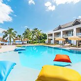 Cook's Bay Hotel and Suites