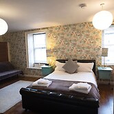 LABURNUM HOUSE & BISTRO EN GLAZE