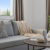 Sanders White Mountains - Vibrant Villa With Pool