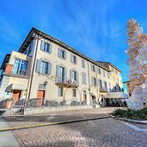 La Voce Del Lago Pied Dans L' Eau