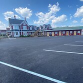 The Whitetail and Suites