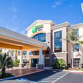 Holiday Inn Express & Suites Eureka by IHG