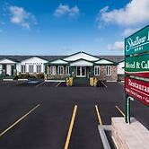 Shallow Bay Motel & Cabins